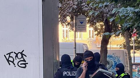 Bei den Razzien sind auch Spezialkr&auml;fte der Polizei im Einsatz.
