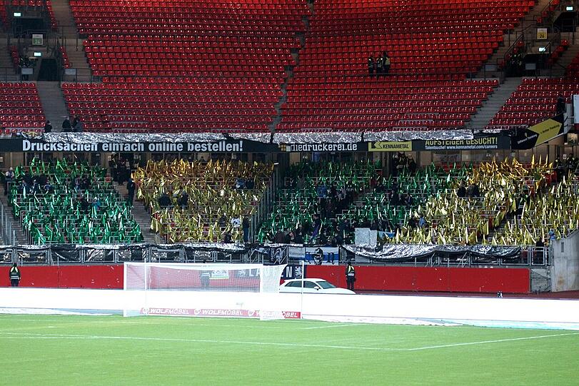 Fanchoreo vor dem Spiel des 1.FC Nürnberg gegen den TSV 1860.