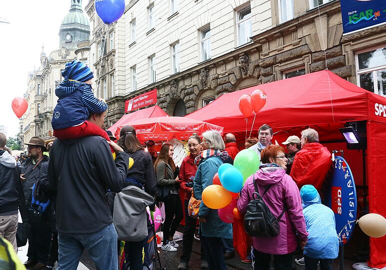 Das Isarinselfest trotzt dem nasskalten Herbstanfang - die Bilder vom Wochenende zum Durchklicken.