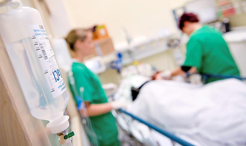 Pflegekräfte in einem Münchner Krankenhaus. Viele Patienten scheuen sich, eine Klinik aufzusuchen - sogar bei Notfällen.