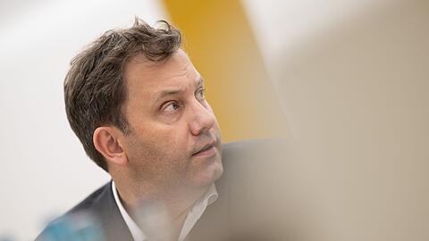 Ein AfD-Verbotsverfahren ist für den SPD-Chef erst Thema, wenn Verfassungsschützer genug Beweismaterial dafür liefern.