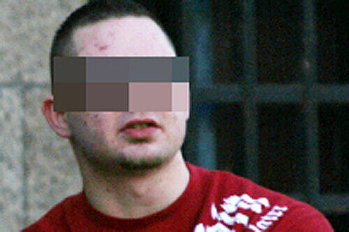 Peter R. bei einer früheren Neonazi-Kundgebung. Immer wieder fiel er mit Angriffen gegen Andersdenkende auf.