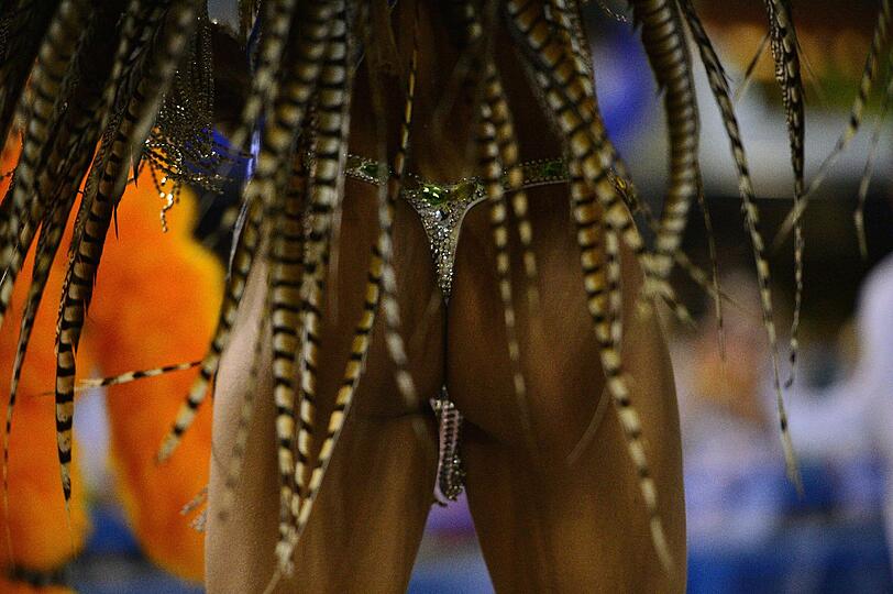 In Rio ging es in der Nacht zum Montag auf dem Straßenkarneval heiß her. Die brasilianischen Schönheiten zeigten zum Karneval-Höhepunkt viel nackte Haut und sexy Kurven.