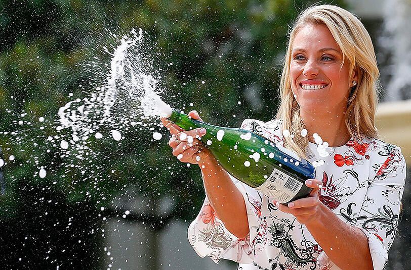 Solche Momente wünscht sie sich öfter: Angelique Kerber feiert ihren Triumph bei den Australian Open.