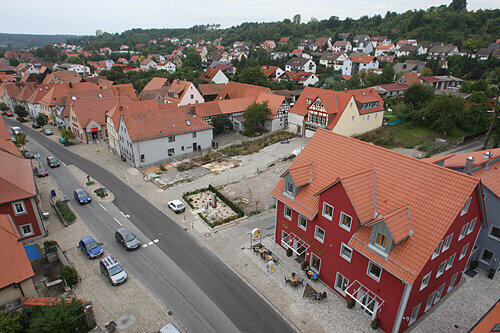 Jetzt ist wieder alles aufgeräumt und gepflegt. Nur die zwei Baulücken zeugen noch von der Katastrophe, die den kleinen Ort Lehrberg bei Ansbach am 22. September 2006 heimsuchte.