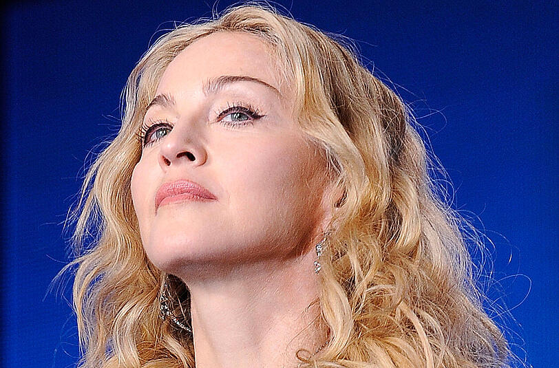 Nach den Terroranschlägen in Paris hat Madonna bei ihrem Konzert in Stockholm eine emotionale Rede gehalten.