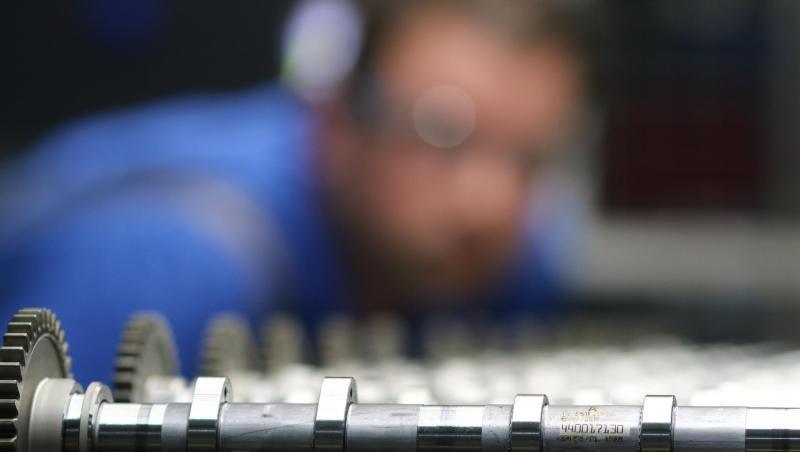 Nockenwellen in der Produktion. Deutschlands Maschinenbauer haben den dritten Monat in Folge weniger Aufträge erhalten. Nockenwellen in der Produktion. Deutschlands Maschinenbauer haben den dritten Monat in Folge weniger Aufträge erhalten.