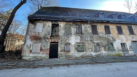 Die marode Schlosswirtschaft in Planegg ist im ganzen Würmtal bekannt. Münchner kennen sie vom Weg nach Starnberg. Das Landesamt für Denkmalpflege schätzt den baulichen Zustand als instandsetzungsfähig ein.
