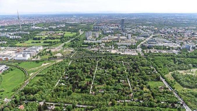 Die Gartensiedlung Eggarten südlich des Lerchenauer Sees ist 100 Jahre alt. Das 21 Hektar größe Areal soll mit Wohnungen bebaut werden. Die Gartensiedlung Eggarten südlich des Lerchenauer Sees ist 100 Jahre alt. Das 21 Hektar größe Areal soll mit Wohnungen bebaut werden.