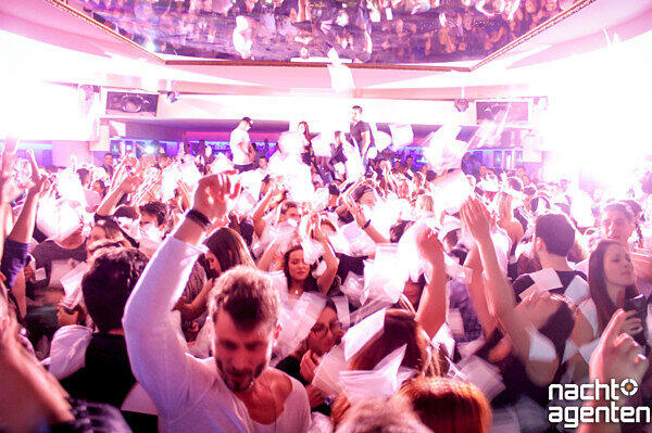 Die besten Party-Bilder vom Samstag. Hier im Crown's Club.