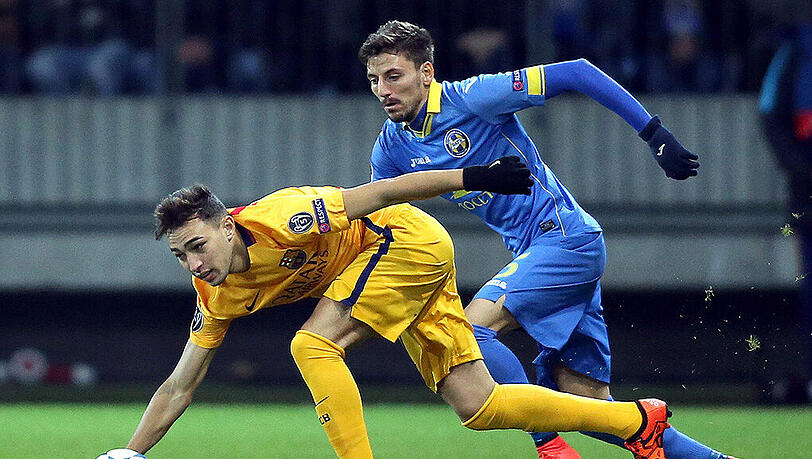 Filip Mladenovic (rechts) im Trikot von Bate Borissow im Duell mit Munir El Haddadi vom FC Barcelona. Filip Mladenovic (rechts) im Trikot von Bate Borissow im Duell mit Munir El Haddadi vom FC Barcelona.