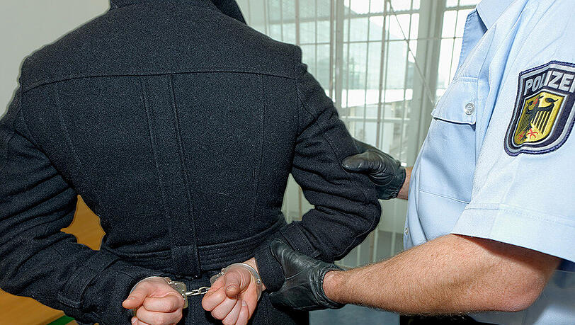 Die Schleuser wurden im Juli von der Bundespolizei festgenommen (Symbolbild). Die Schleuser wurden im Juli von der Bundespolizei festgenommen (Symbolbild).