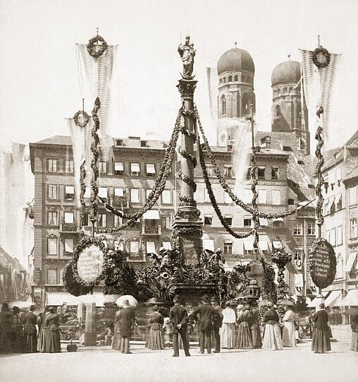 1880: Die geschmückte Mariensäule zum 700. Thronjubiläum der Wittelsbacher.