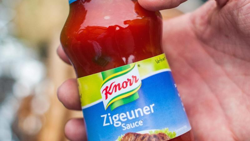 Vor dem Hintergrund der Diskussion über rassistische Namen und Begriffe wird die Zigeunersauce der Marke Knorr umbenannt. Vor dem Hintergrund der Diskussion über rassistische Namen und Begriffe wird die Zigeunersauce der Marke Knorr umbenannt.
