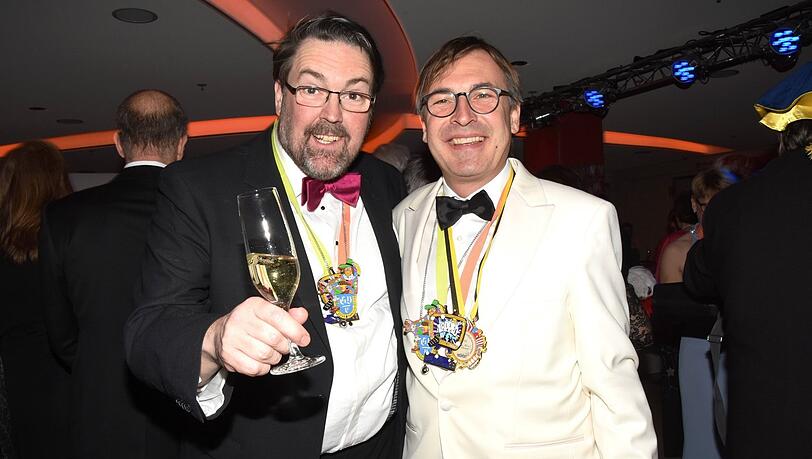 Der neue künstlerische Leiter André Hartmann mit dem Direktor des Deutschen Theaters, Thomas Linsmayer - hier beim Valentin-Ordensverleihung im Januar. Das Deutsche Theater wird jetzt die Lach- und Schießgesellschaft beherbergen.