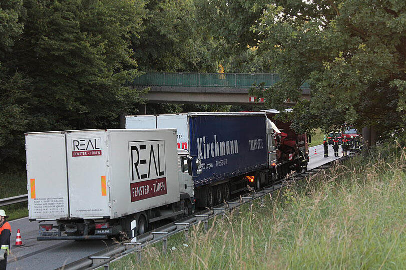Reichertsheim: Massen-Crash: Hier krachen drei LKW ineinander - Bayern - Abendzeitung München