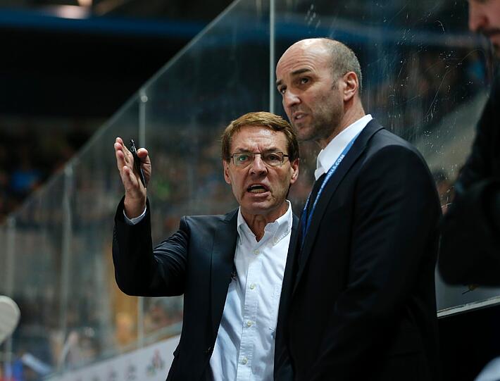 EHC-Assistenztrainer Helmut de Raaf (r.) (hier mit EHC-Coach Pierre Pagé).