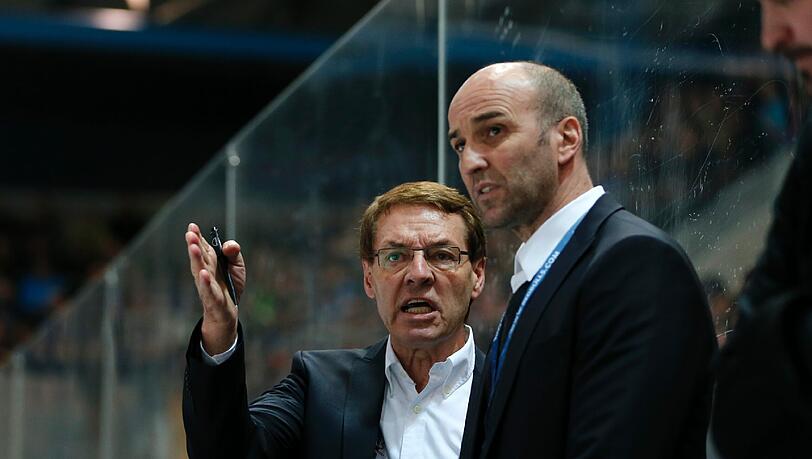 EHC-Assistenztrainer Helmut de Raaf (r.) (hier mit EHC-Coach Pierre Pagé). EHC-Assistenztrainer Helmut de Raaf (r.) (hier mit EHC-Coach Pierre Pagé).