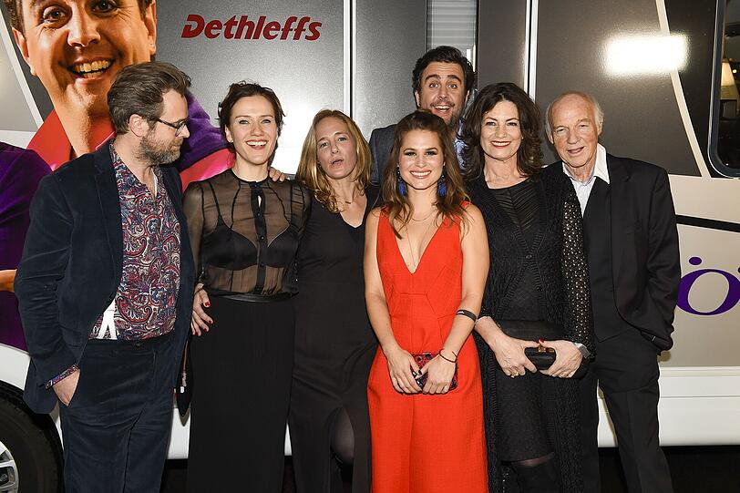 Matthias Matschke, Bettina Lamprecht, Sonsee Neu, Bastian Pastewka, Cristina do Rego, Sabine Vitua und Dietrich Hollinderbäumer