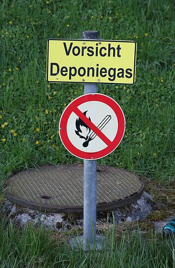 Noch gärt der ehemalige Müllberg in Fröttmaning.