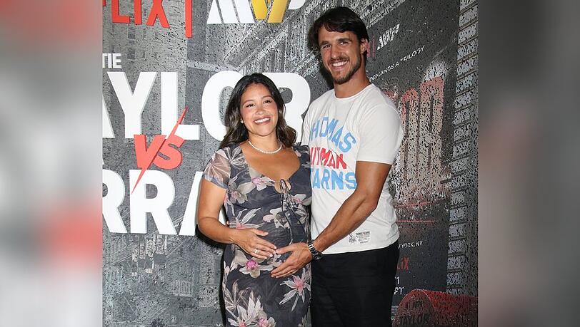 Gina Rodriguez und ihr Ehemann zeigten bei einem Netflix-Boxkampf ihren Babybauch.