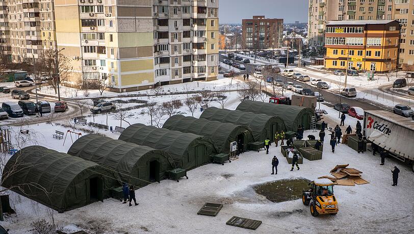 In diesen Zelten sollen sich Kiewer aufwärmen, deren Häuser ohne Heizung sind. In diesen Zelten sollen sich Kiewer aufwärmen, deren Häuser ohne Heizung sind.