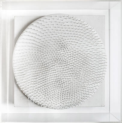 Viel mehr als lustige Nagelei: G&uuml;nther Uecker, "Lichtscheibe" (N&auml;gel und wei&szlig;e Farbe auf Holz, 1967) ist lebendige Struktur