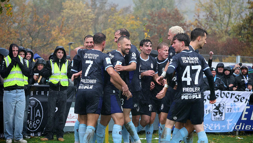 Die Löwen erkämpften sich in Eichstätt unter schwierigen Bedingungen einen 2:0-Sieg. Die Löwen erkämpften sich in Eichstätt unter schwierigen Bedingungen einen 2:0-Sieg.