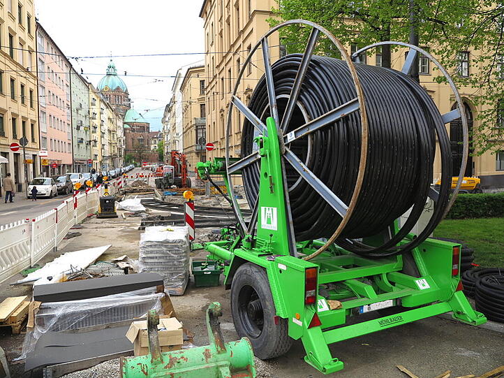 Auf der Tram-Linie 18 im Lehel wird gerade kräftig gebaut. AZ-Leser Djordje Matkovic hat die Baustelle dokumentiert. Die Bilder...