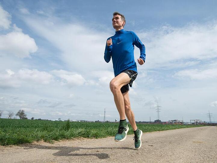 Marathon-Ass Arne Gabius beim Training.