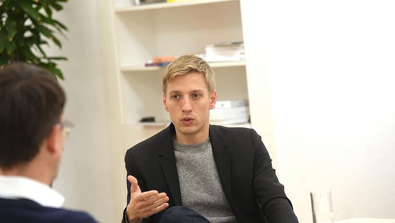 "Es ist schon eine beängstigende Stimmung": Bürgermeister Dominik Krause beim AZ-Interview in seinem Büro.