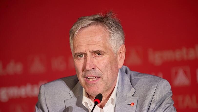 Horst Ott, der Landesvorsitzende der IG Metall Bayern, befürchtet einen massiven Jobverlust in der Autoindustrie. (Archivbild)