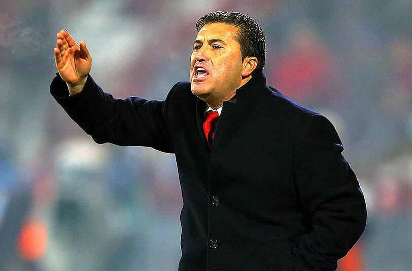Trainer José Peseiro erhielt zunächst einen Vertrag bis Juni 2017.