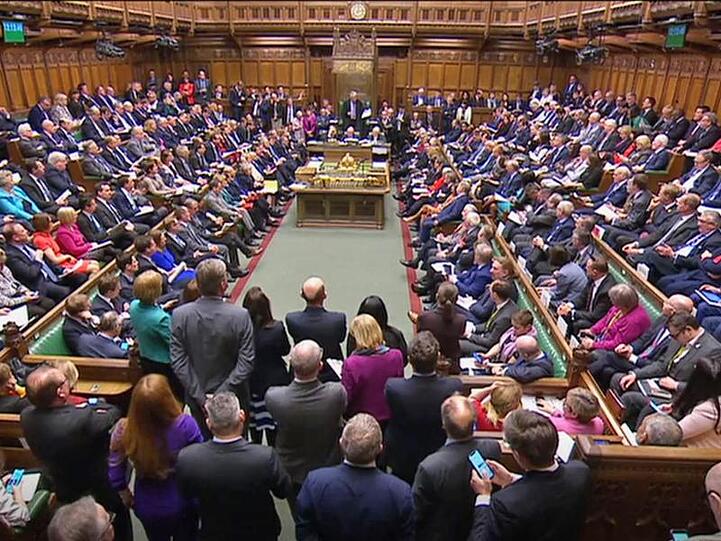 Das britische Parlament darf seine Zwangspause beenden.