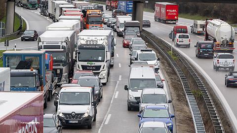 Am Allacher Tunnel kommt es auch ohne Unfall regelmäßig zu Staus. (Archivbild)