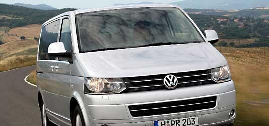 Die Änderungen am VW-Bus sind vor allem an der Front zu erkennen &ndash; der Bulli hat eine Portion aktuelles VW-Design erwischt.