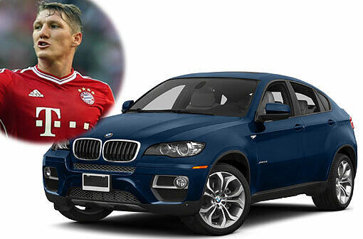 Schweinsteiger, der GrenzgängerDer BMW X6 ist ein sogenannter Crossover: Halb SUV, halb Coupé. Passt gut zu Bastian Schweinsteiger, weil der als Mittelfeld-Metronom ja auch zwischen Defensive und Offensive pendelt und letztlich das beste aus beiden Welten auf sich vereint. Und mit Kritik können beide gut leben.