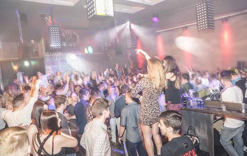 Im Jack Rabbit treten künftig jeden Samstag Black- und House DJs zum Duell an.