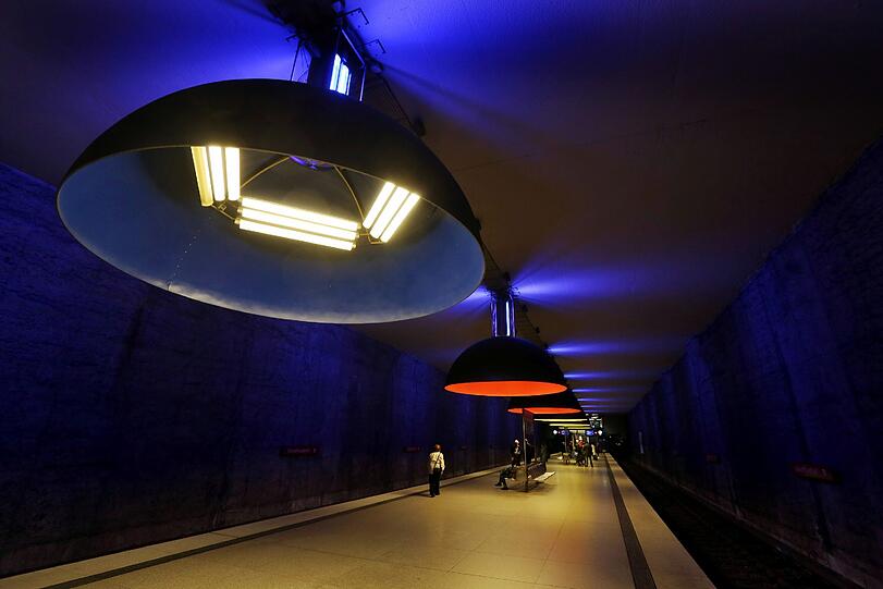 Hier macht Gern blau &ndash; und zwar täglich. Die U-Bahn-Haltestelle Westfriedhof ist ein echter Hingucker.