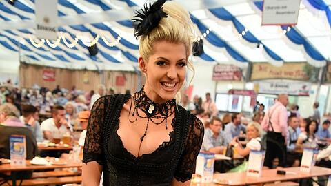 Fesch im Dirndl: Sarah Harrison nach ihrer "Bachelor"-Teilnahme im Herbst 2015.