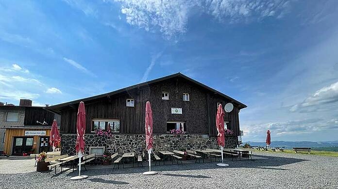 In der Kissinger Hütte in Sandberg will man in Zukunft keine Saufgelage mehr.