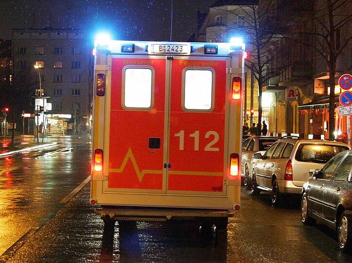Der Rettungswagen kam aus ungeklärter Ursache auf die Gegenspur.