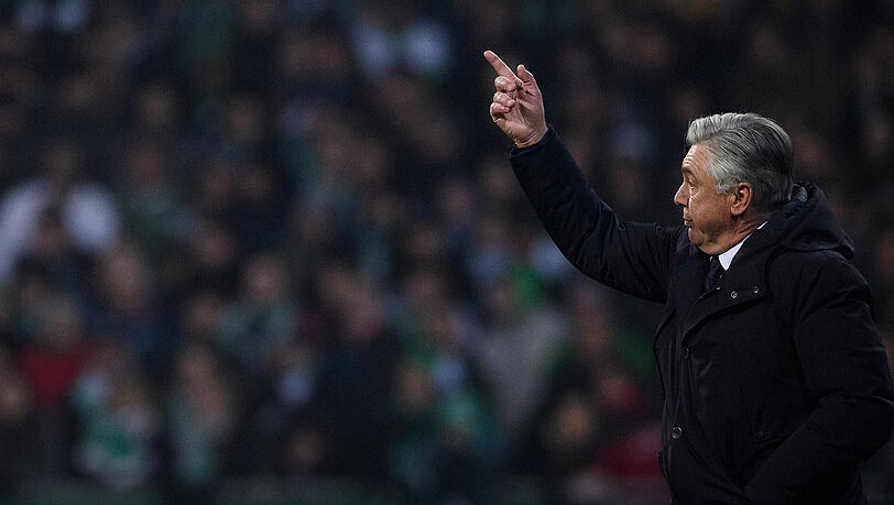 Bayern-Trainer Carlo Ancelotti: Deutliche Fingerzeige? Bayern-Trainer Carlo Ancelotti: Deutliche Fingerzeige?