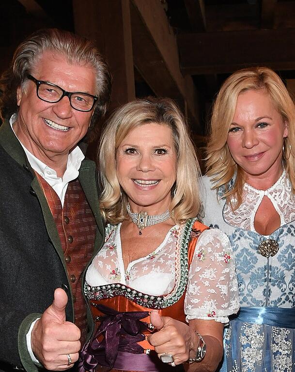 Setzen sich gemeinsam für das "Frohe Herz e.V." ein: Marianne und Michael Hartl mit Freundin und Geschäftspartnerin Birgit Fischer Höper. Setzen sich gemeinsam für das "Frohe Herz e.V." ein: Marianne und Michael Hartl mit Freundin und Geschäftspartnerin Birgit Fischer Höper.