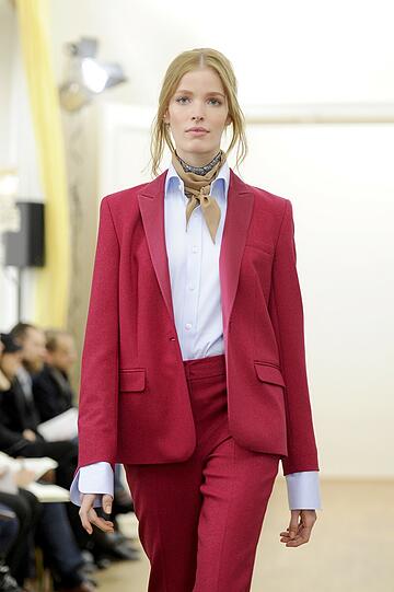 Models präsentieren die neue Herbst/Winter-Kollektion von Escada