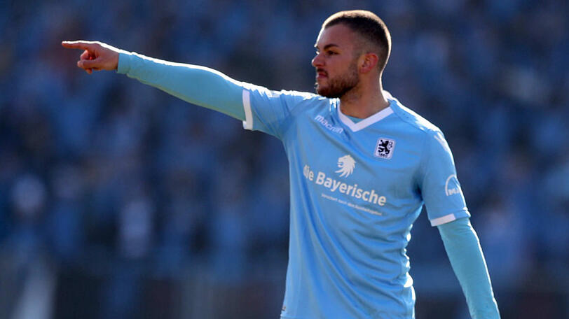 Simon Seferings: Note 2. Erster Startelfeinsatz in einem Pflichtspiel seit einer gefühlten Ewigkeit. Dankte es mit seinem Tor. Bearbeitete die Cluberer mit seiner Robustheit.