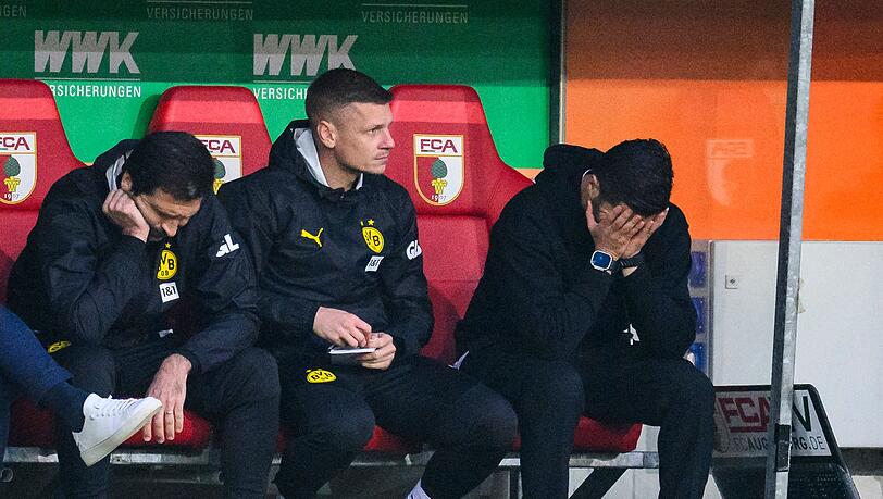 Nuri Sahin (r) kann nicht mehr hinschauen: Der BVB verliert schon wieder auswärts.