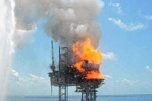 Ölplattform vor Australien in Flammen