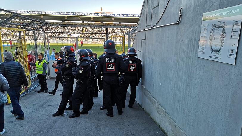 TSV 1860 Hallescher FC Grünwalder Stadion TSV 1860 Hallescher FC Grünwalder Stadion