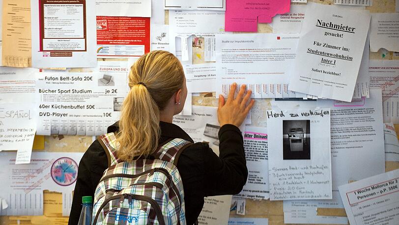 Studenten, die nicht an ihre Wunsch-Uni kommen, können ihren Studienplatz tauschen. Oft hilft ein Blick auf das Schwarze Brett in der Hochschule. Studenten, die nicht an ihre Wunsch-Uni kommen, können ihren Studienplatz tauschen. Oft hilft ein Blick auf das Schwarze Brett in der Hochschule.